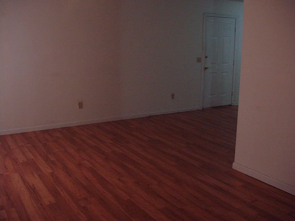 2nd image of 10 Briarwood Ln #A
