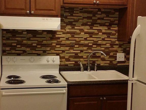 5th image of 303 Superior Ave APT 24