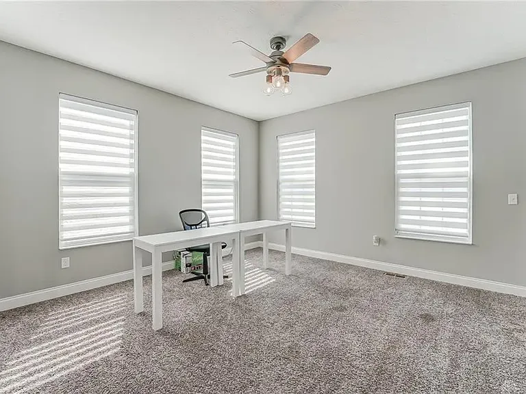 997 McKinney Ln — Photo 9