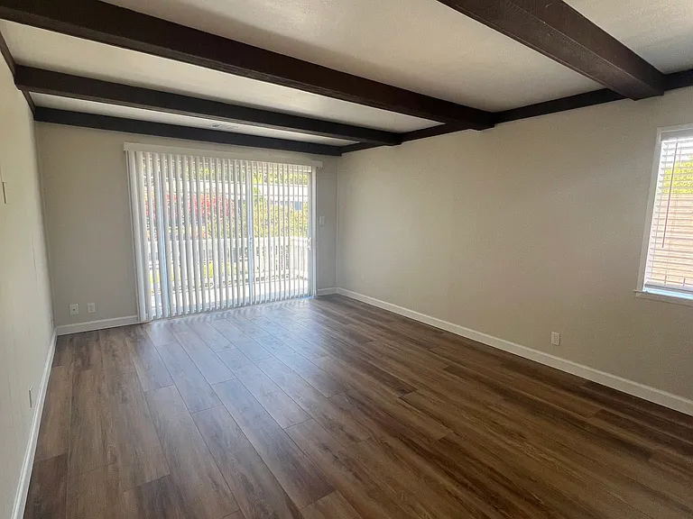 3851 Vineyard Ave #B — Photo 8