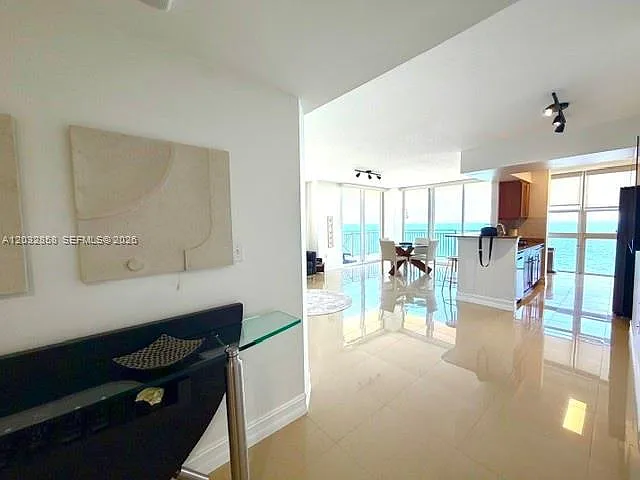3 bed, 1480 sqft, $6,500 — Photo 3