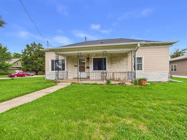 206 E 1st St, Minden, NE 68959