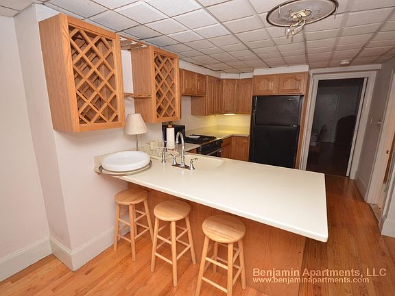 4th image of 39 Chestnut St APT 1