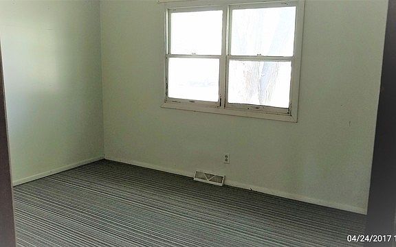 5th image of 209 S Merrill St