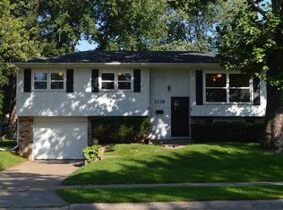 3139 Greenbrier Dr, Bettendorf, IA