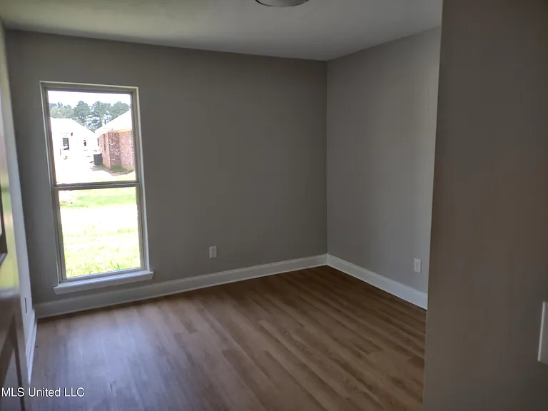 560 Silver Hill Dr — Photo 14