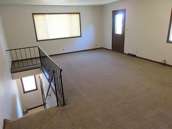 4th image of 1630 Lloyd Ln