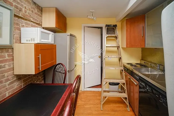 Rented by Red Sparrow Realty Group | media 6