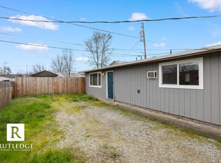 203 Lewis Ave, Medford, OR 97501