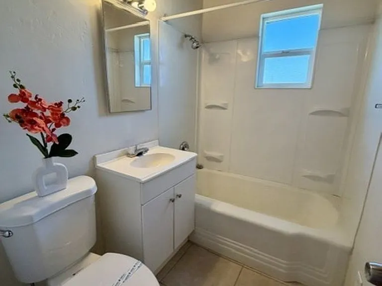 925 E Turney Ave — Photo 42
