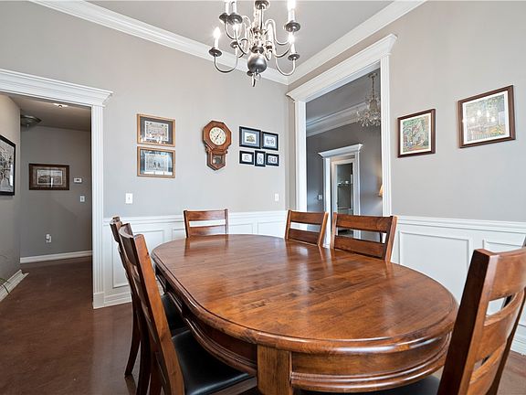 4th image of 1862 N Batsford Dr