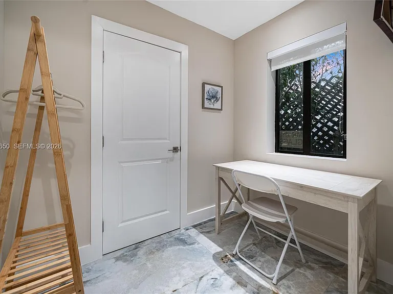 1663 SW 13th St — Photo 7