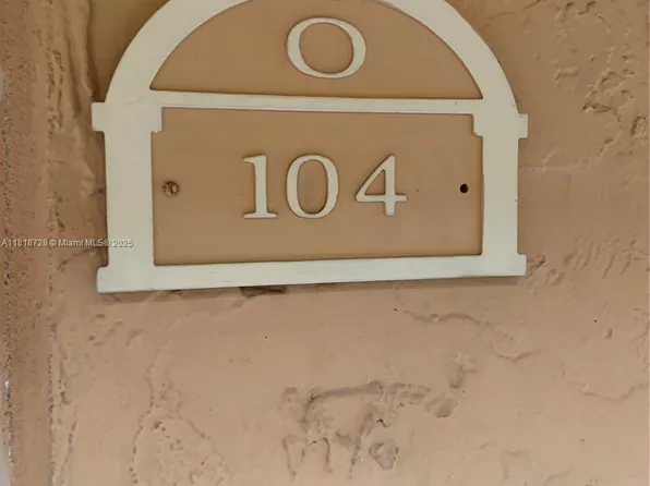 17911 NW 68th Ave APT O104, Hialeah, FL 33015