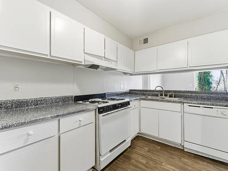 The Reserve at Brookhaven — Photo 32
