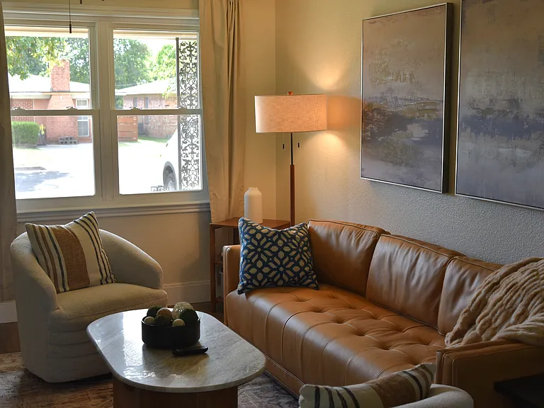 3126 Glenwood Dr — Photo 2