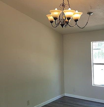 4th image of 208 Wright St W