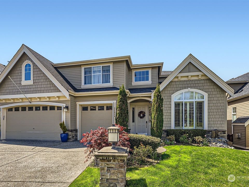 This bright east-facing home boasts picture-perfect views of the crimson sun setting into the Olympic Mountains.>