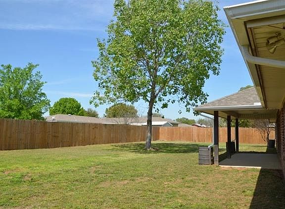4th image of 204 Deer Creek Dr