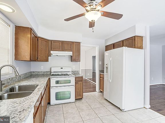4th image of 7813 Morning Glen Ln