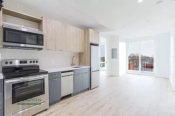 3421 Glenwood Rd #6H — Photo 2