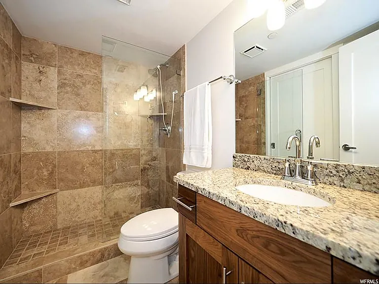 230 E Broadway St #804 — Photo 12