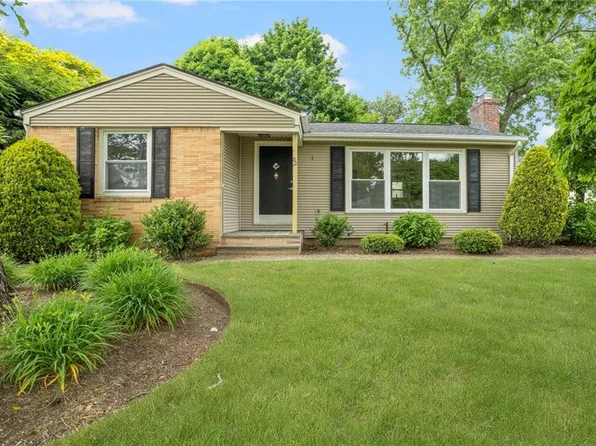 82 Scenic Dr, Cranston, RI 02920