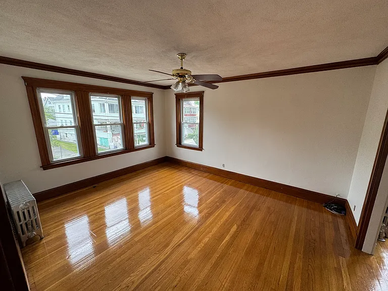 36 Brooks Ave #MAIN — Photo 2