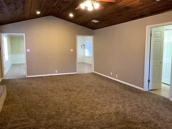 4th image of 3000 Maple Hill Cir