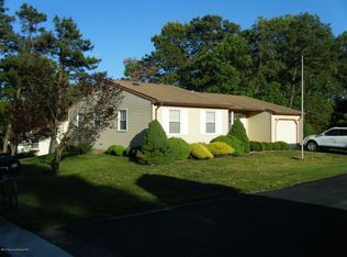17 Chelsea Dr, Whiting, NJ 08759
