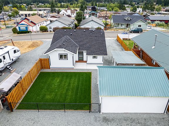 2nd image of 118 Rainier Ave N
