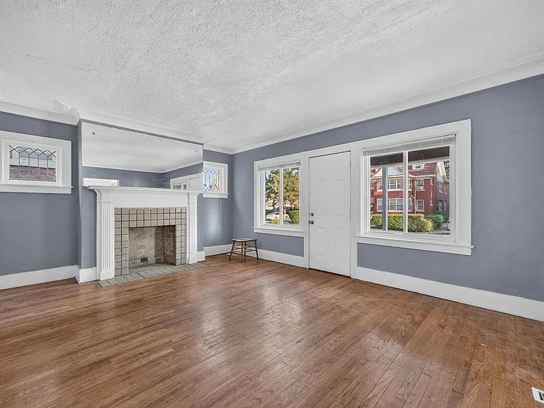 2025 Calvert St — Photo 11