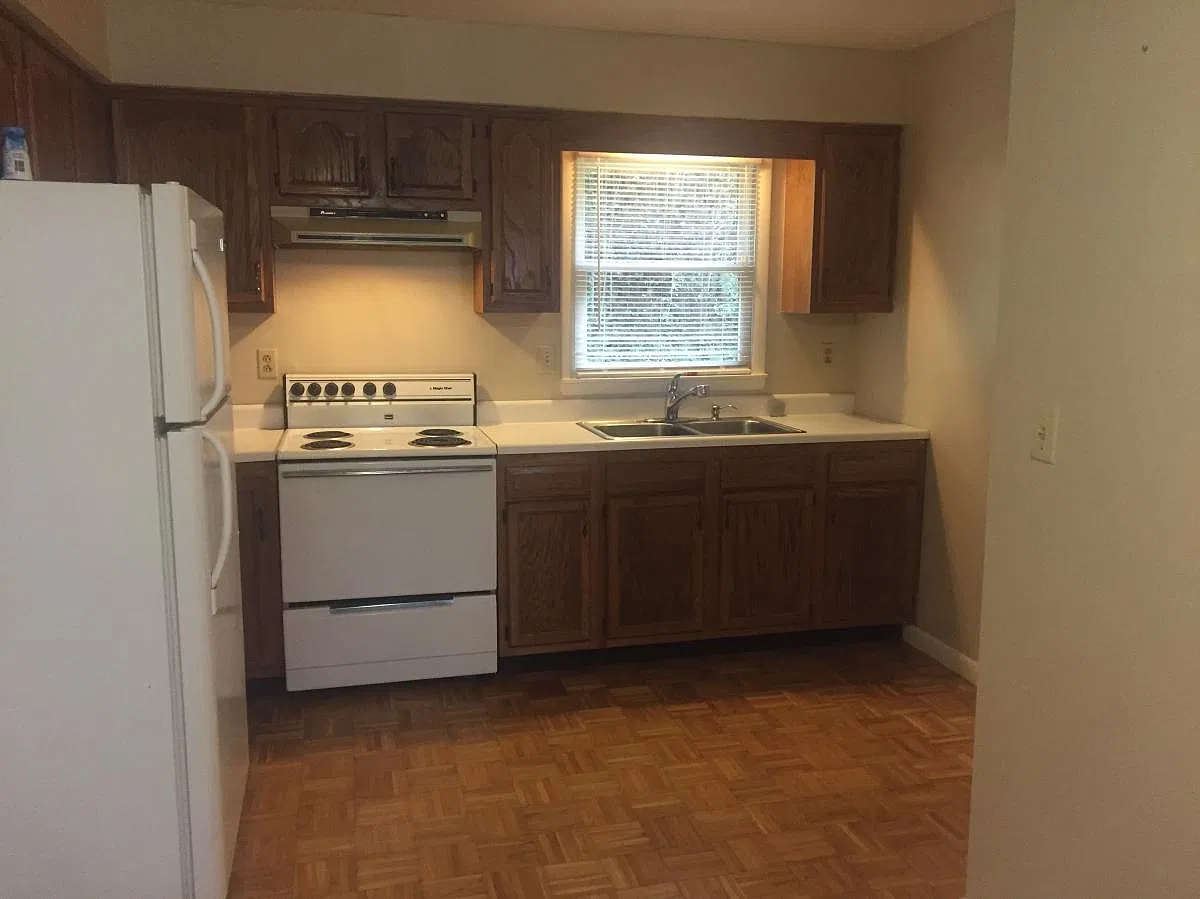 2 bed, 1.5 bath, 900 sqft, $1,000 — Photo 2