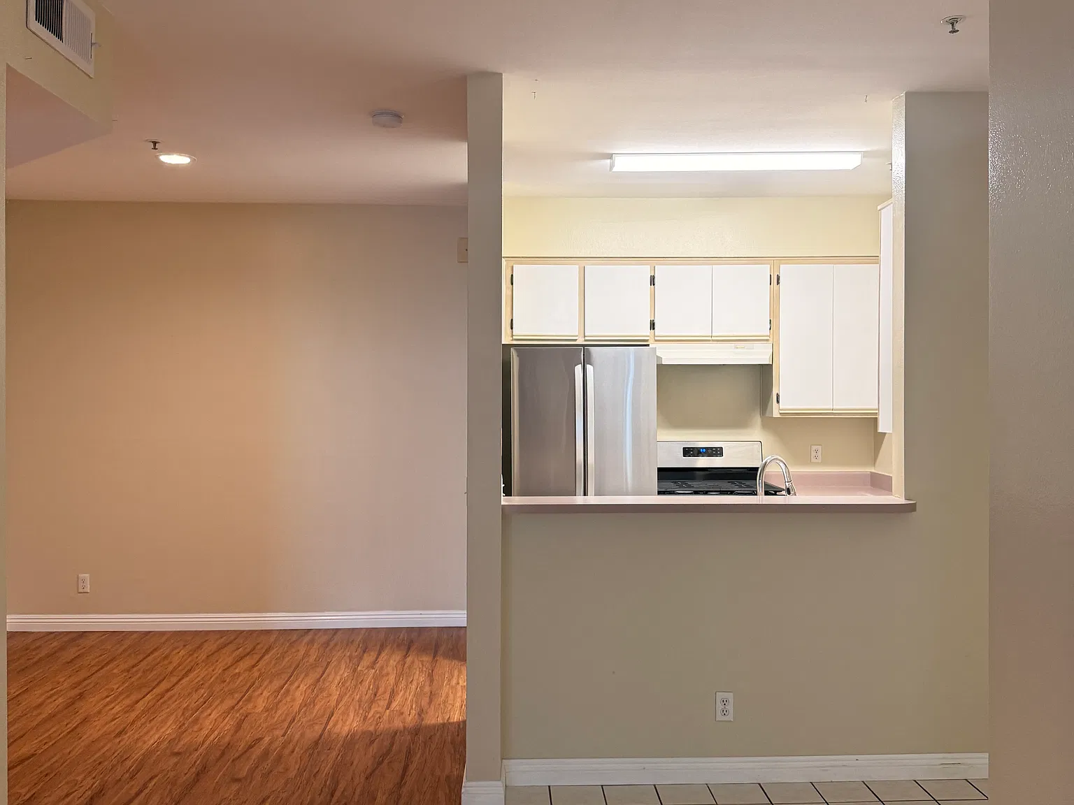 500 S Berendo St — Photo 3