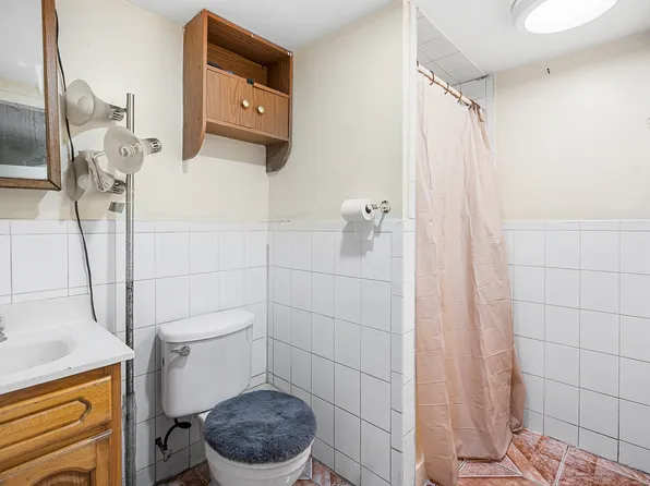 120-38 Inwood Street image 16 of 28