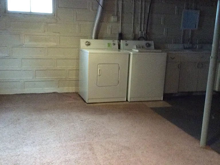 Basement_Laundry_Bath2