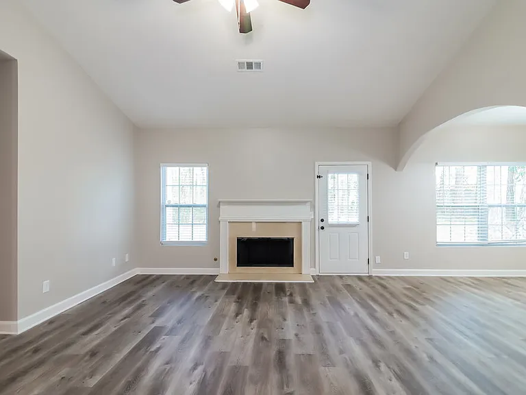 2528 Fairway Cir SW — Photo 5