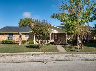 903 Clearview Cir, Krum, TX 76249