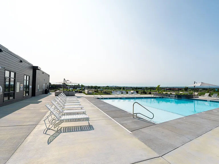 Zimmerman Luxury Apartments — Photo 16