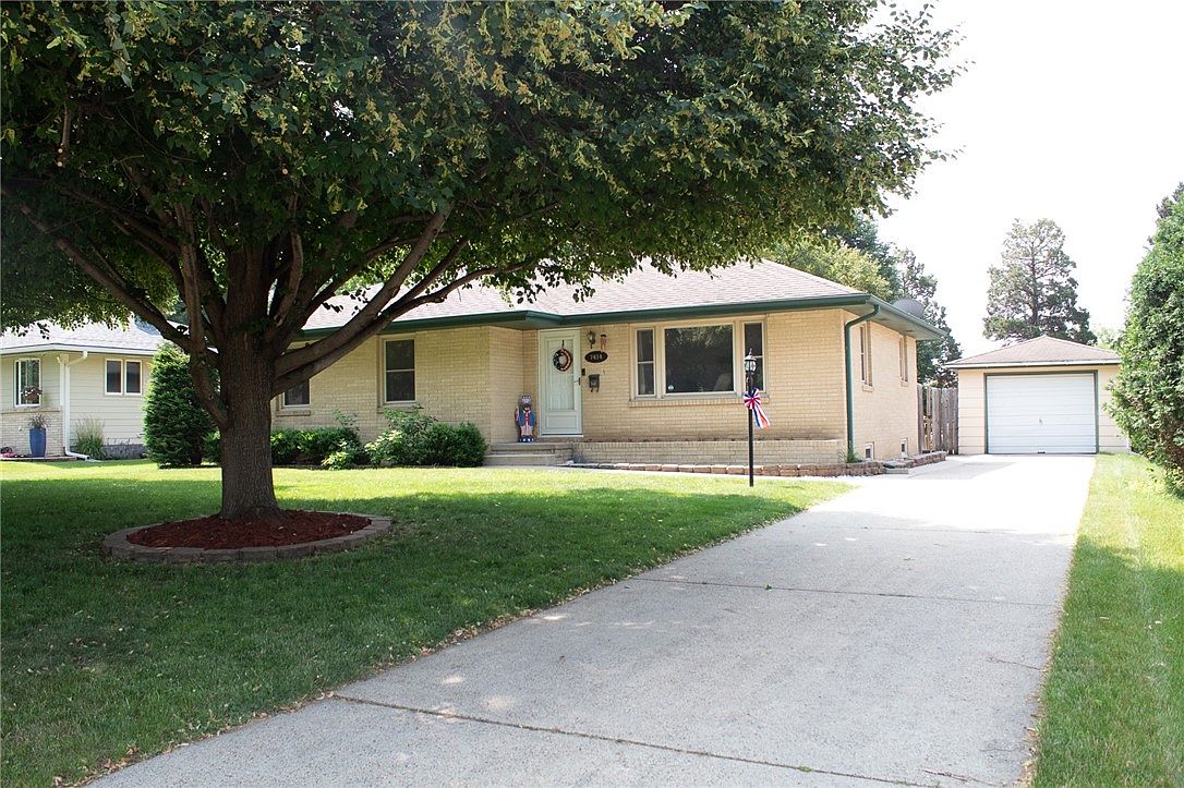 7414 Madison Ave, Urbandale, IA 50322 Zillow