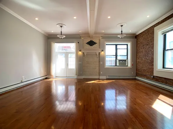 350 Irving Avenue image 8 of 15