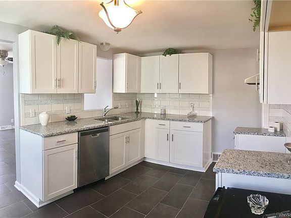 5th image of 112 Canterbury Ln