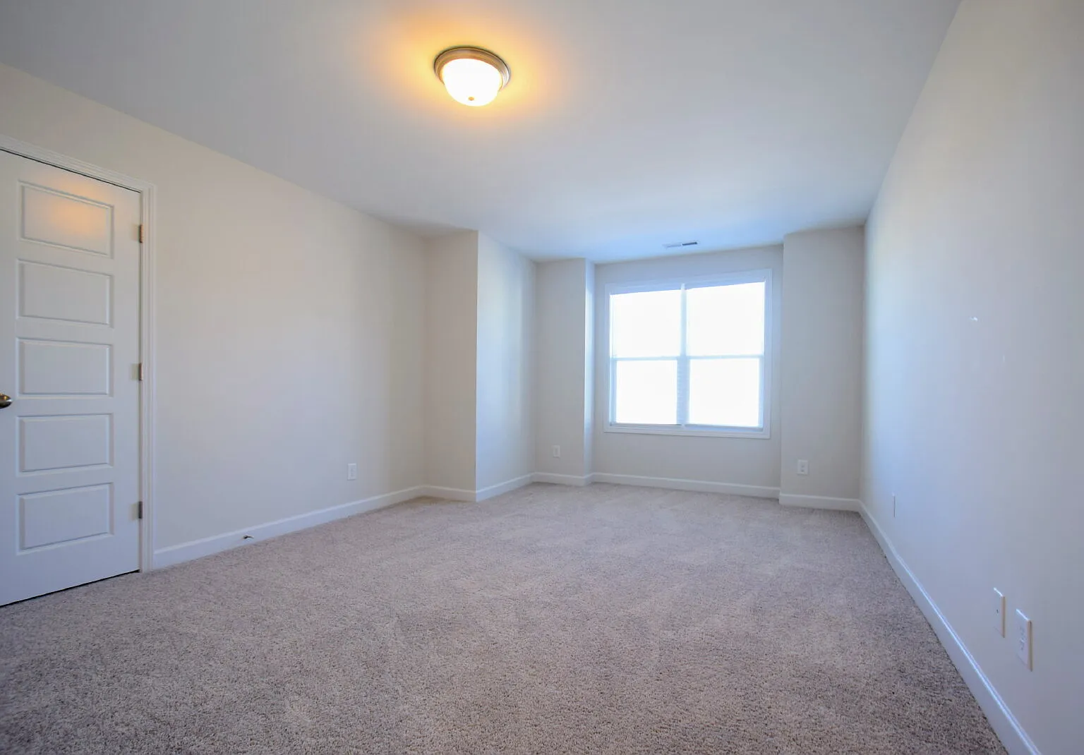 4 bed, 2.5 bath, 2276 sqft, $1,900 — Photo 2