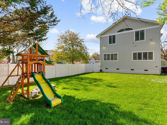 2nd image of 4717 Edgefield Rd