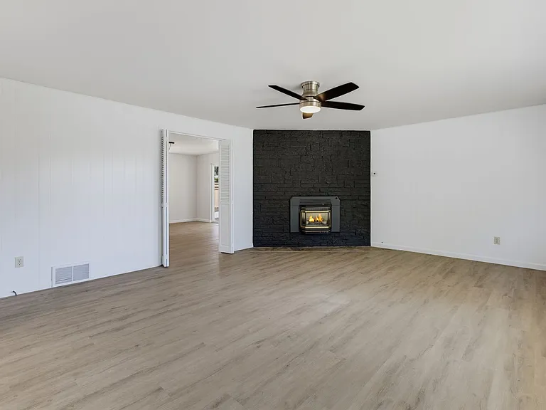 14204 SE 144th St — Photo 2