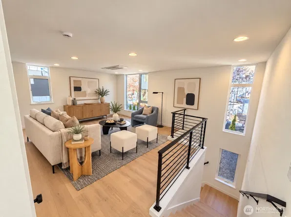 2532 B 30th Avenue W, Seattle, WA 98199