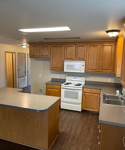 240 Lakeview Way — Photo 5