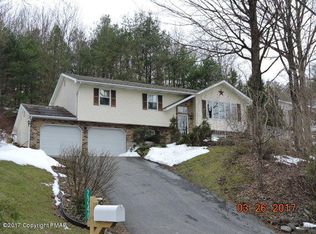 2240 Meadowlake Rd, Sciota, PA 18354