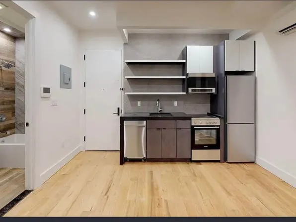 800 Knickerbocker Avenue image 1 of 11