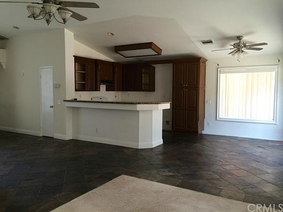 Kitchen & Dining Area