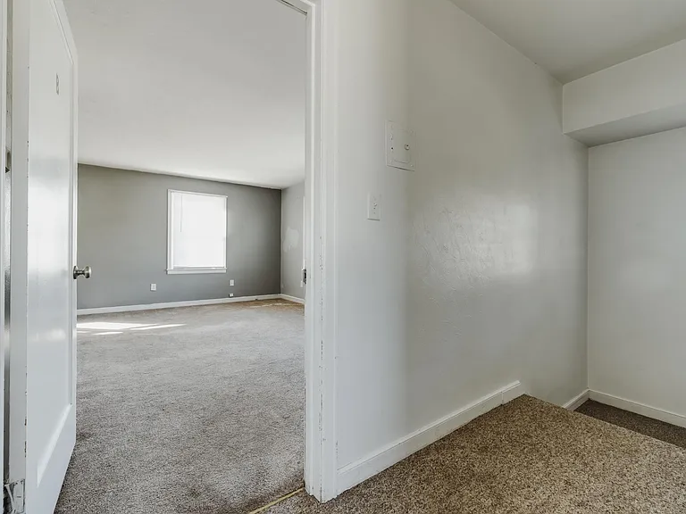 1222 9th St NE #UPSTAIRS — Photo 3